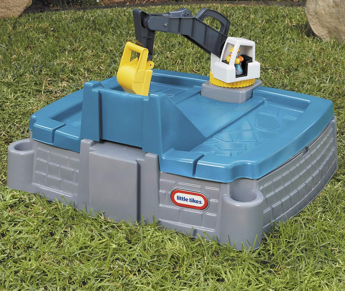 Dirt Diggers Excavator Sandbox with Lid and Play Sand Accessories X527