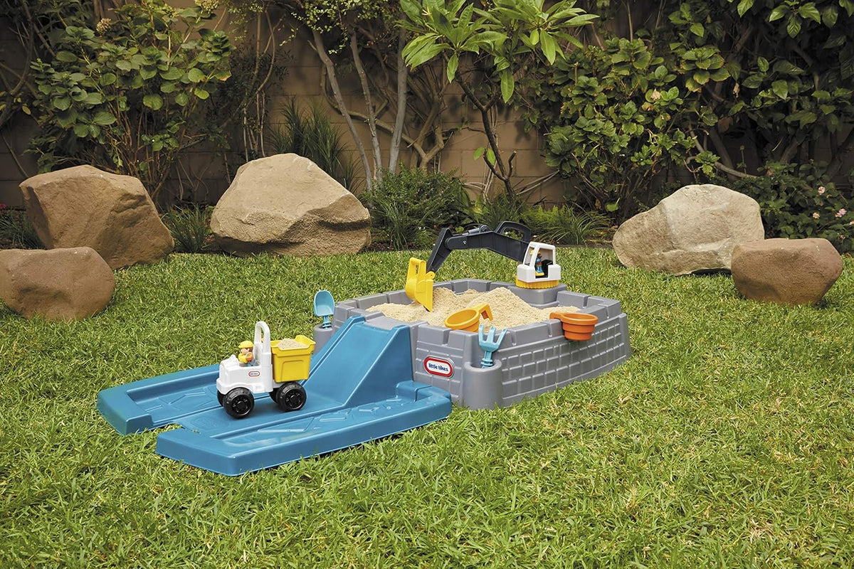 Dirt Diggers Excavator Sandbox with Lid and Play Sand Accessories X527